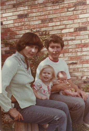 Family in Lindbergh garden 03